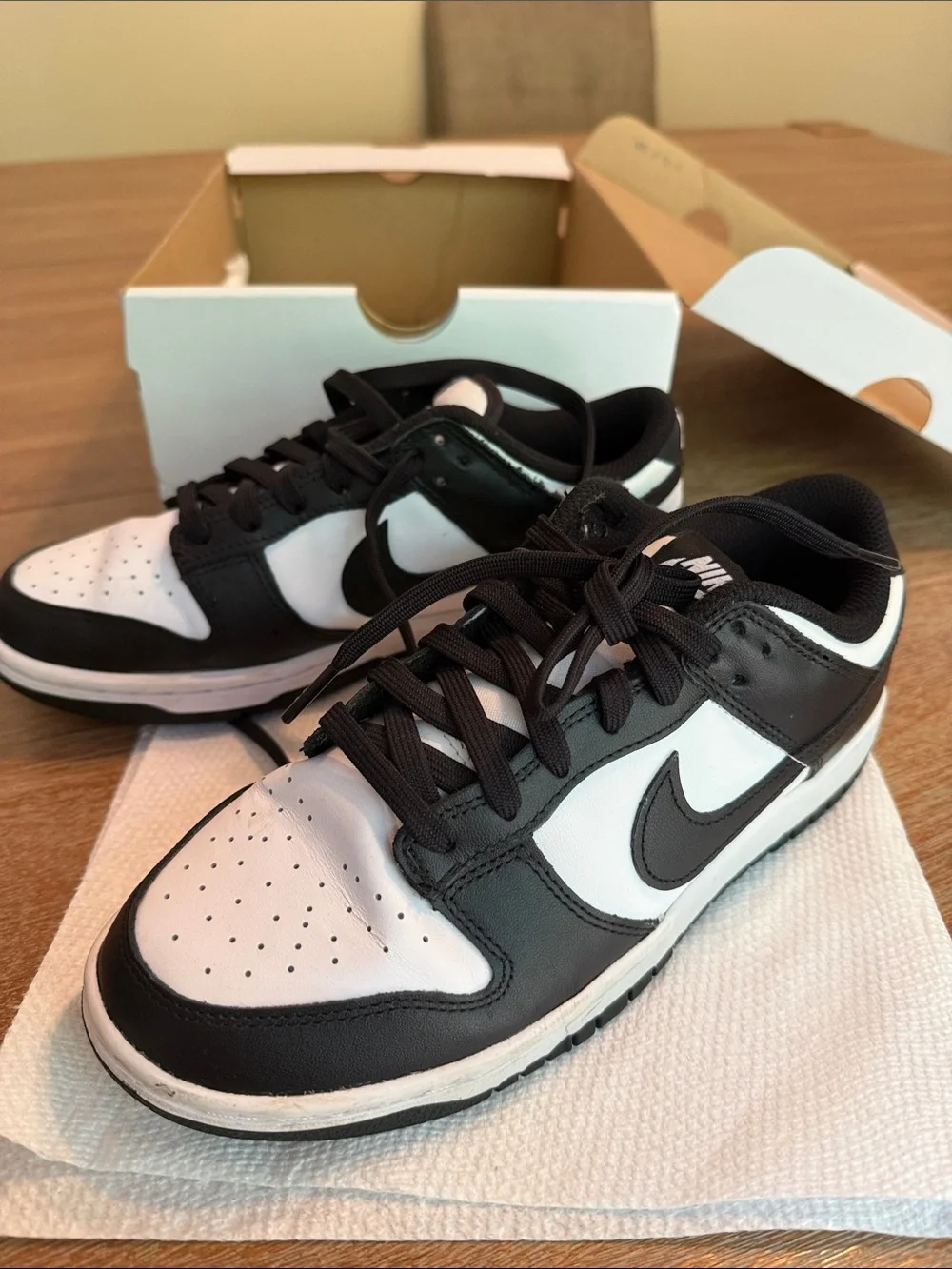 Nike Black and White Low-Top Sneakers with Lace-Up Fit